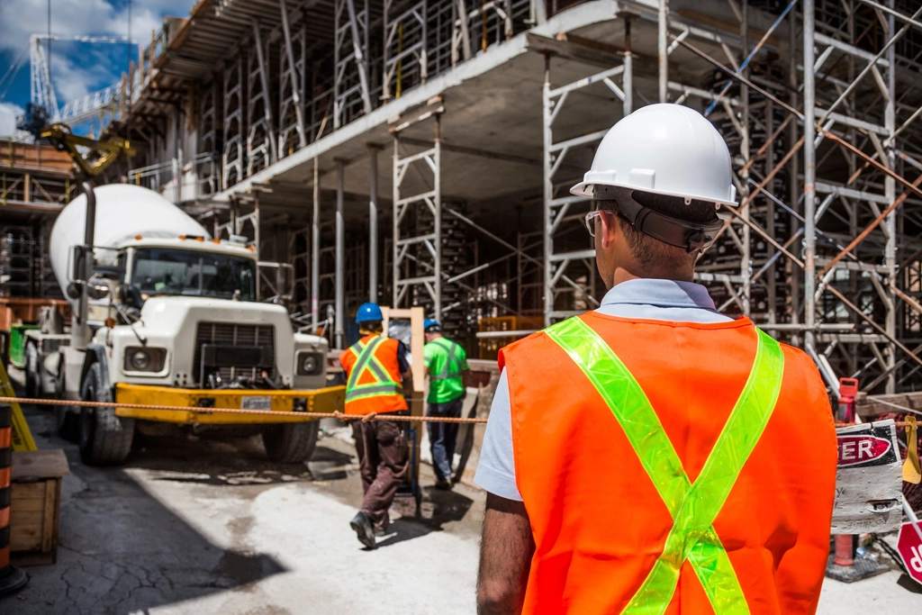 AI camera monitoring construction site safety hazards and PPE compliance