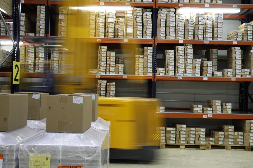 AI system predicting retail stockouts using warehouse inventory data
